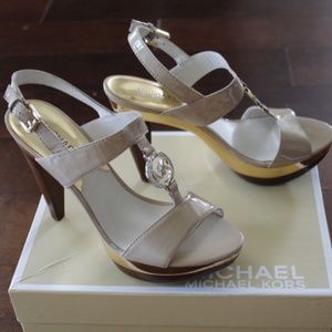 Michael Michael Kors Charm T Strap size 8